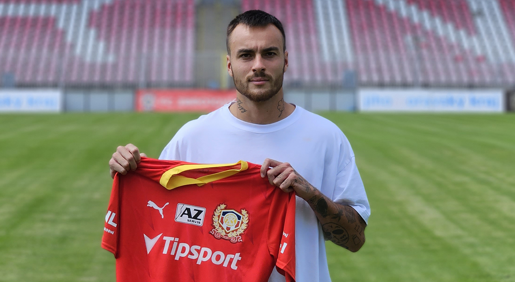 VIDEO: Tom� Smejkal p�estupuje do Zbrojovky!