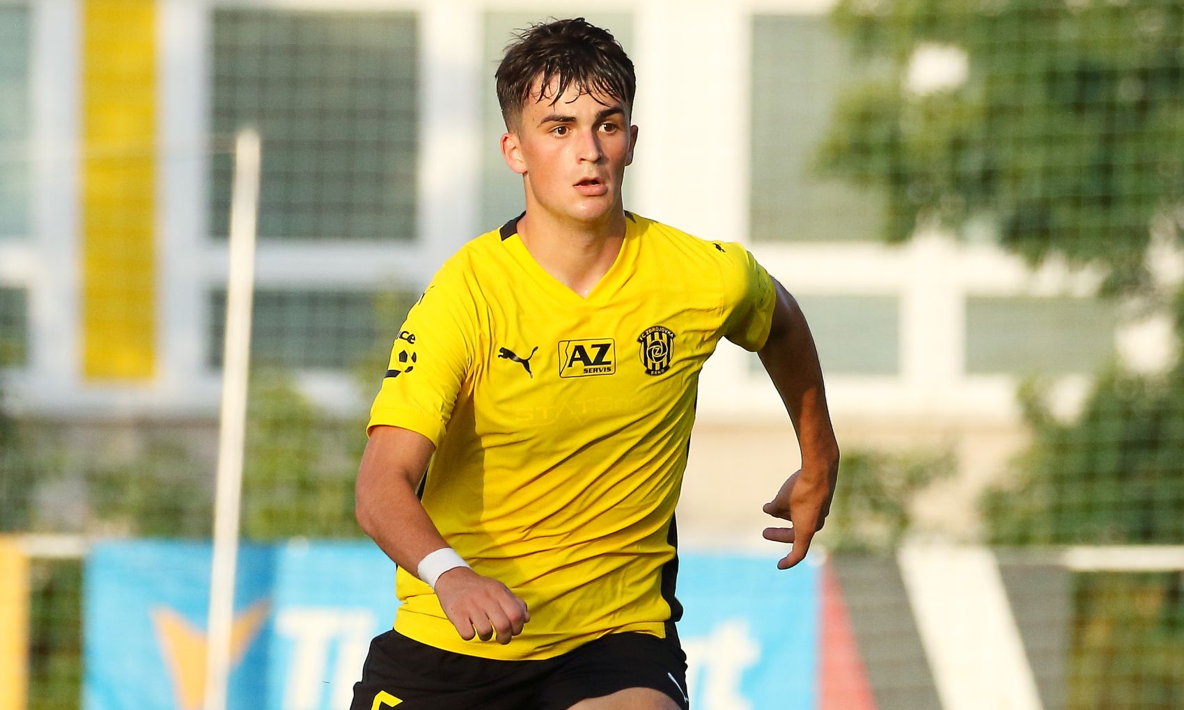 Obr�nce Ji�� Hamza p�estupuje do Slov�cka