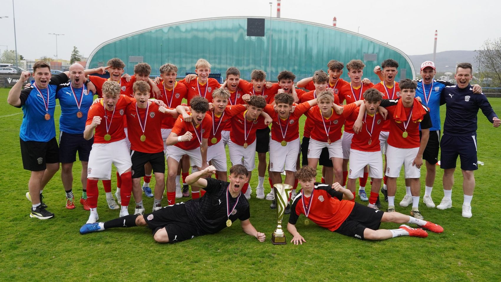 U16: Skv�l� �sp�ch - dorostenci ovl�dli Mare�k�v memori�l!