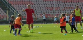 VIDEO, FOTO: N�bor mlad�ch fotbalist� roz���il �ady Zbrojov�k�