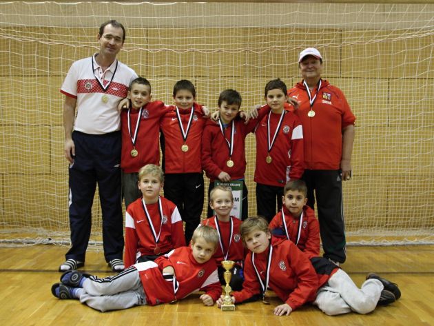 U9: Zbrojovka �sp�n� reprezentovala na turnaji v Hradci