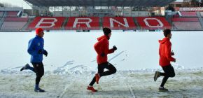 Juniorka host� T�inec, hraje se od 14:30 v TCM