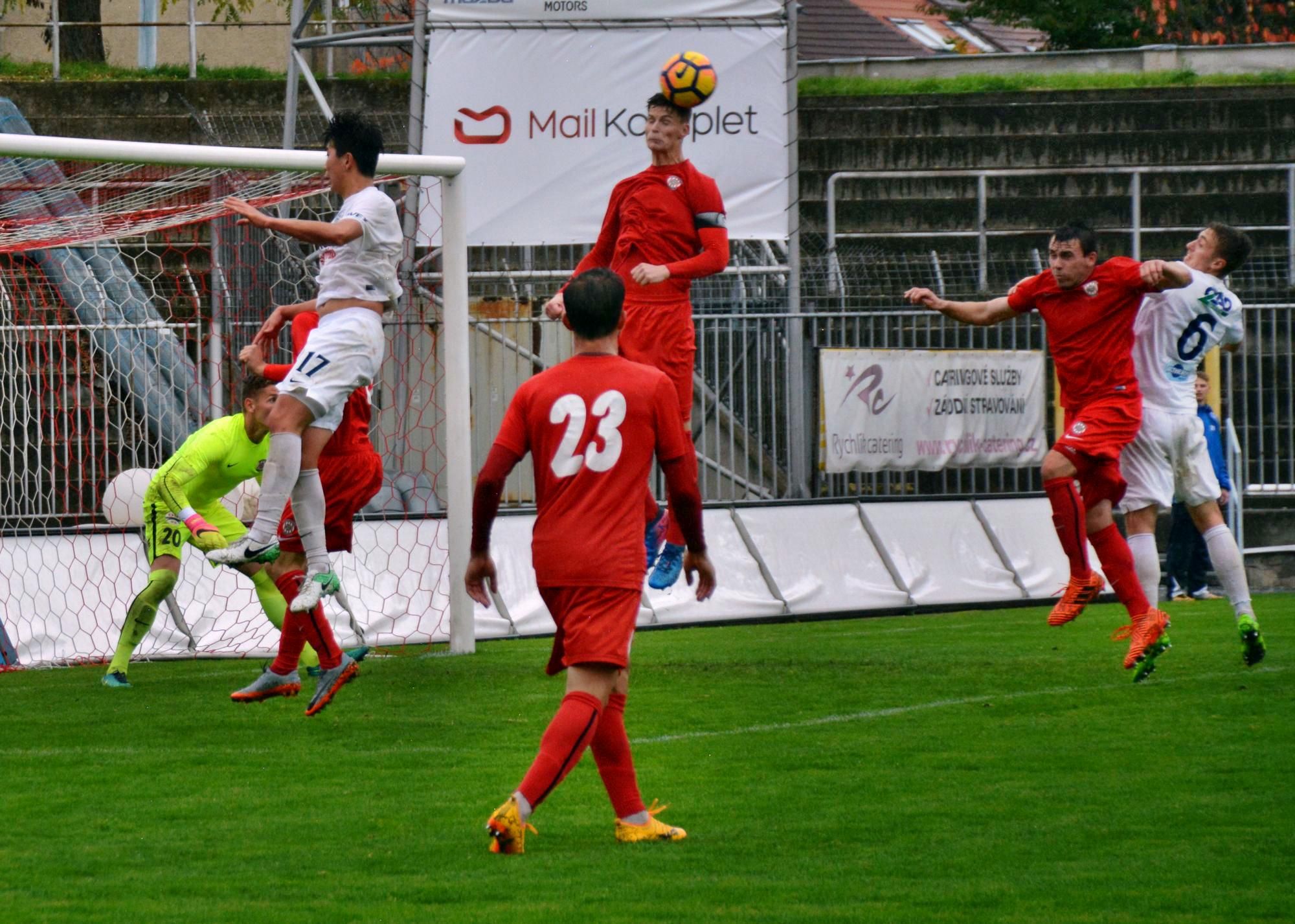 Juniorka znovu v�t�zn� - Slov�cko porazila 4:2
