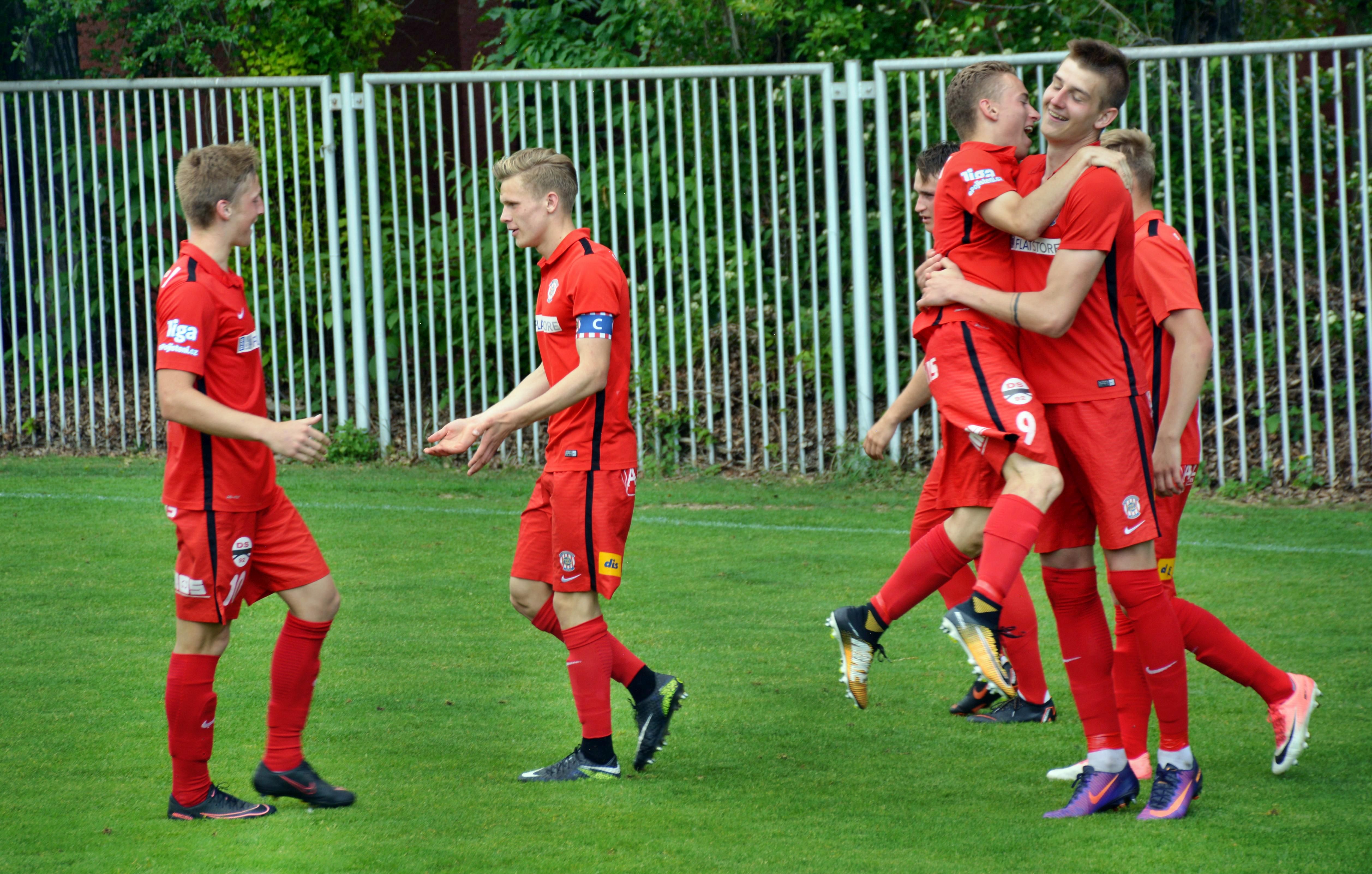 U19: Zbrojovka rozst��lela Boleslav a z�st�v� prvn�
