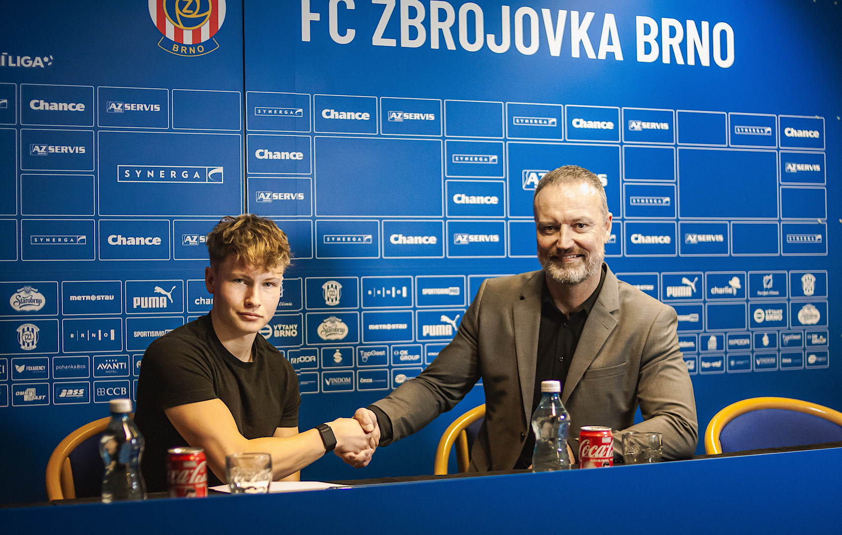 David z�st�v� doma! Pol�ek podepsal novou smlouvu