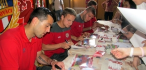 Start p��pravy hr���m oko�en� i autogrami�da