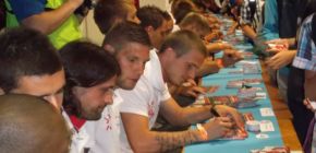 Autogrami�da FC Zbrojovka Brno a HC Kometa Brno v Kajot Ar�n�