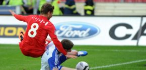 Tren�r mi �ekl, a� si po�k�m na �anci, a ona p�i�la, t�� Glasera