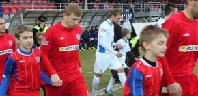 Z�zrak se nekonal. Zbrojovka se vzty�enou hlavou kon�� v semifin�le