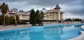 SOUHRN: Ohl�dnut� za soust�ed�n�m v Turecku