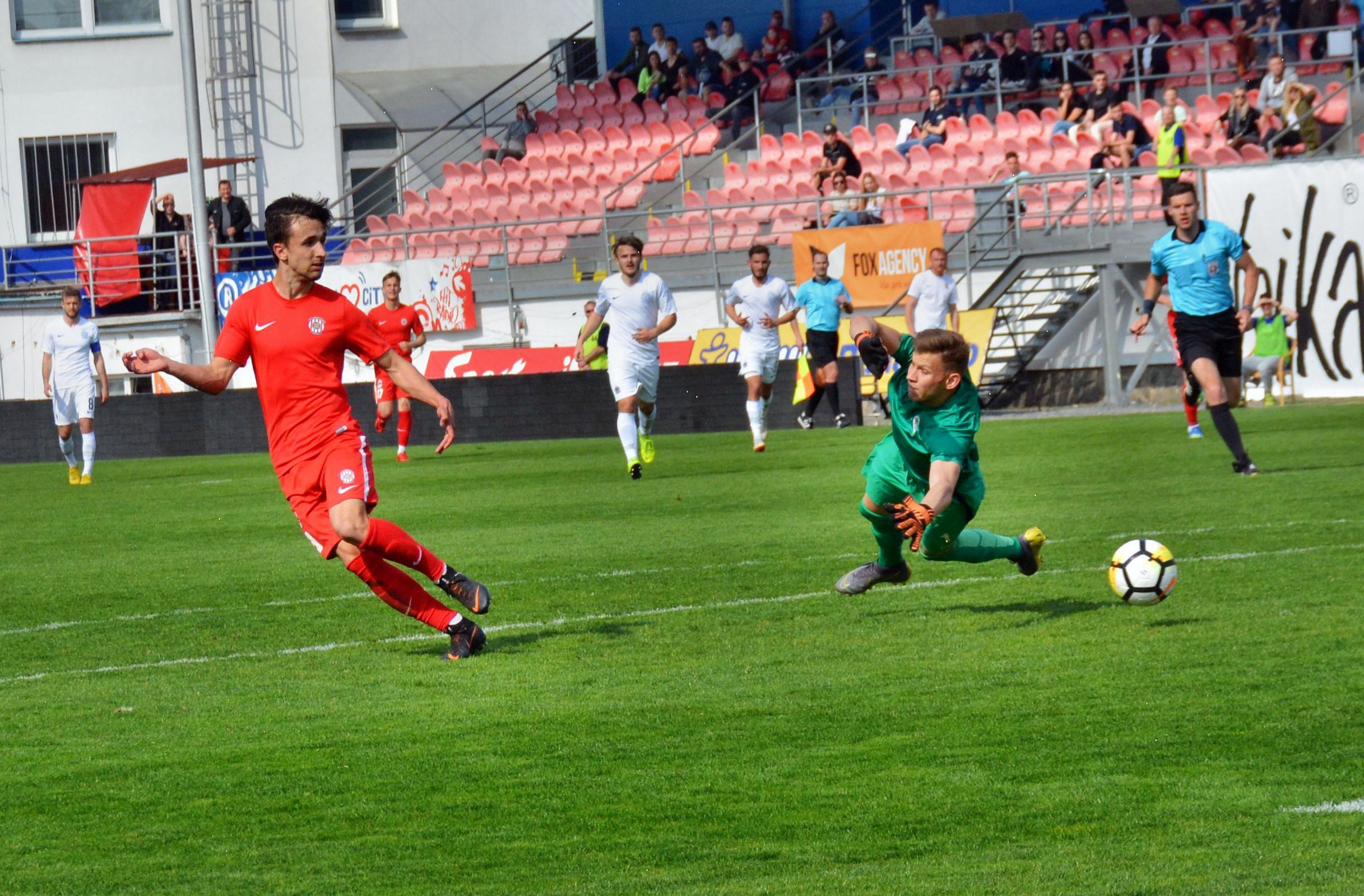 O dva mu�e oslaben� Zbrojovka uko�istila se Spartou bod