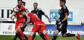 Kl�� k bar�i? Soudr�nost t�mu a touha po v�t�zstv�, cen� si kapit�n Magera