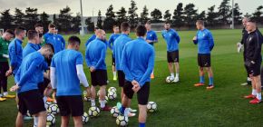 VIDEO: Soust�ed�n� za��n�! Zbrojov�ci dnes dorazili na Maltu