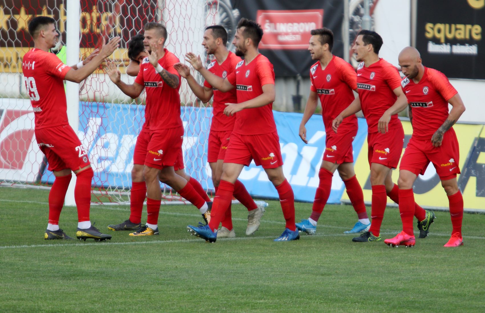 Zbrojovka doma op�t nad�lovala. S p�ti g�ly odj�d� tentokr�t Jihlava