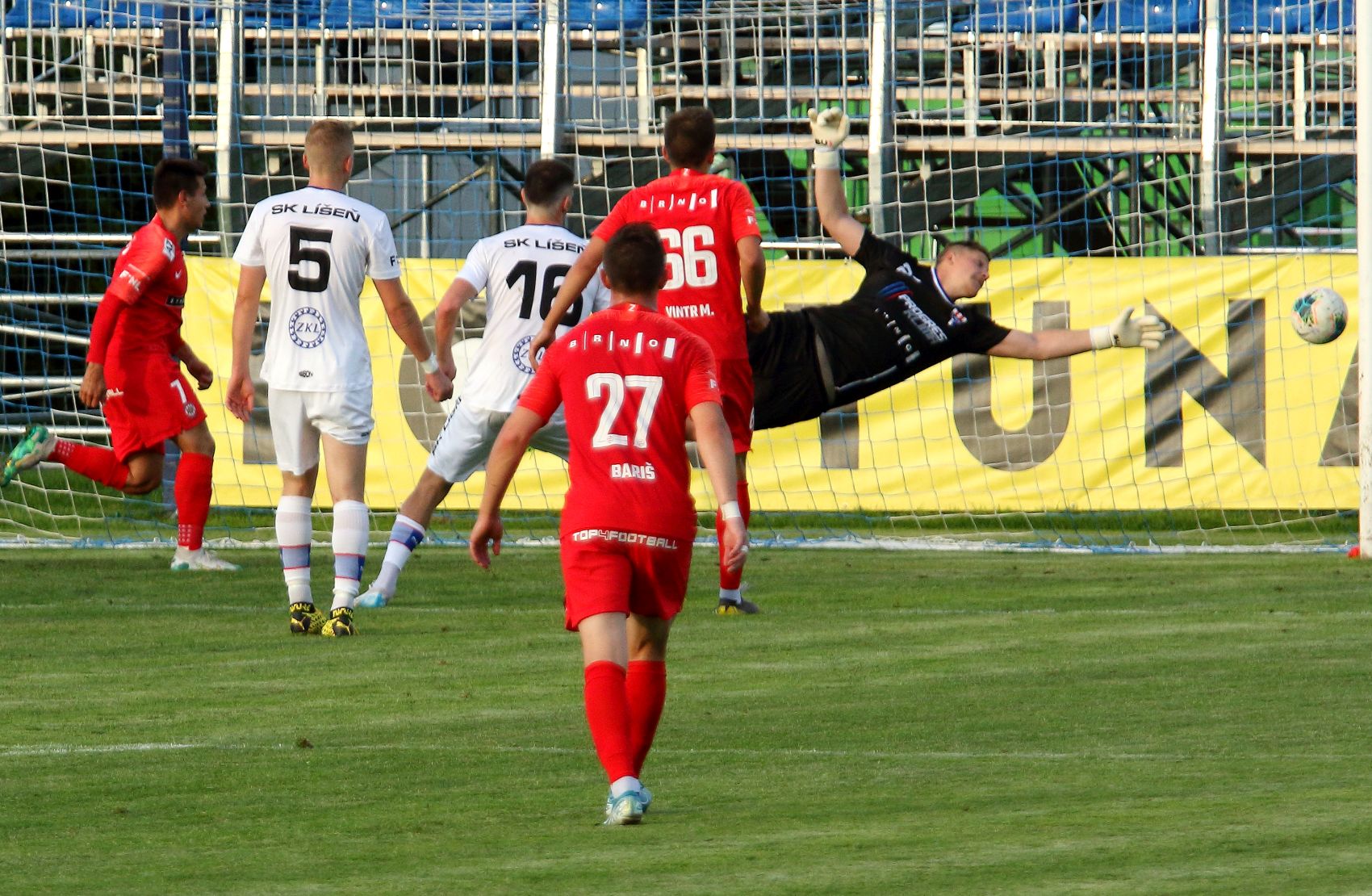 VIDEO: Sest�ih v�t�zn�ho utk�n� v L�ni