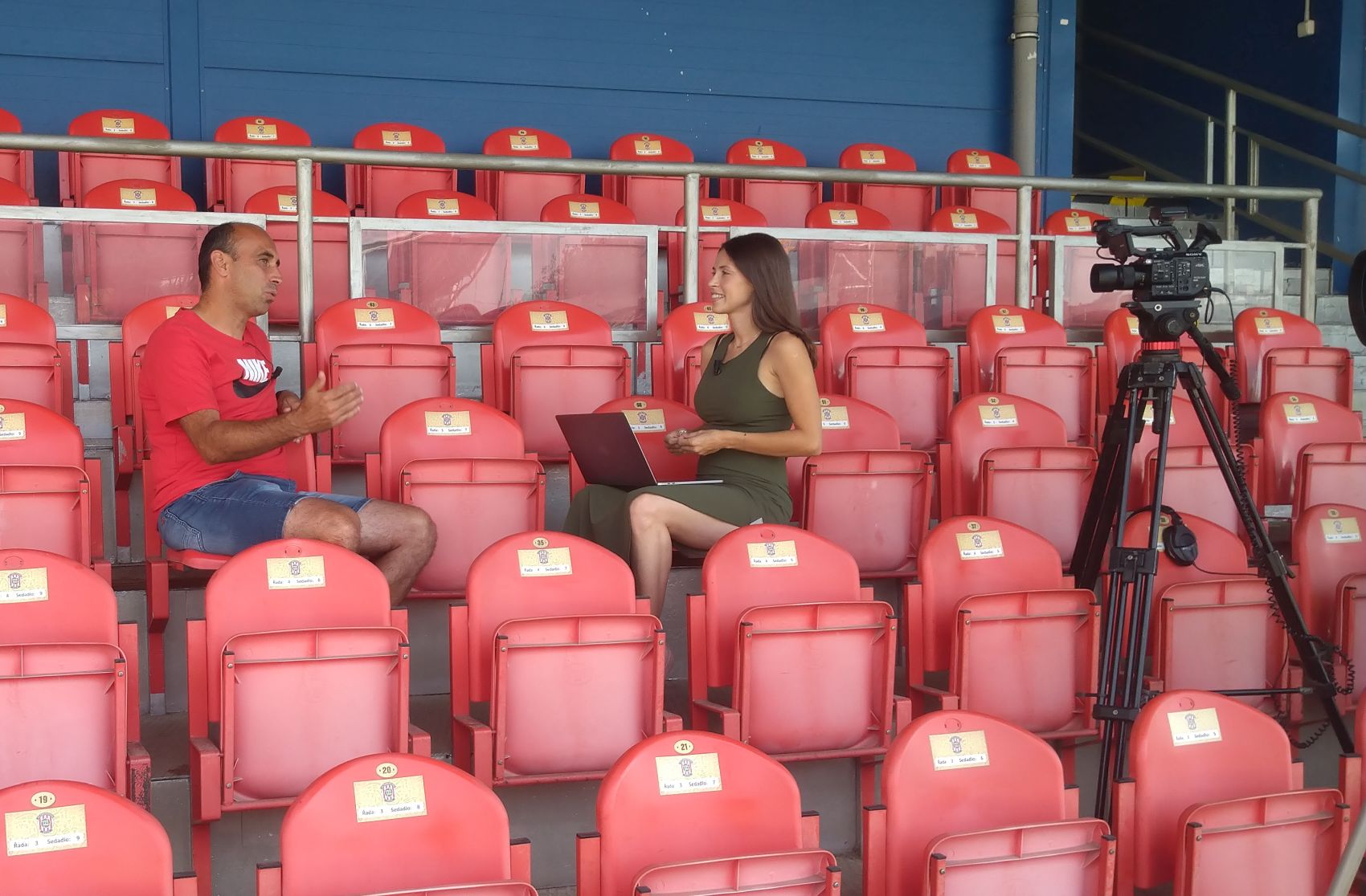 STUDIO FLINTA: Monika �uhelov� zpov�d� Tom�e Pol�cha!