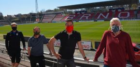 VIDEO: Zbrojov�ck� v�zva - poh�rov� duel proti Rapidu s nov�m koment��em!