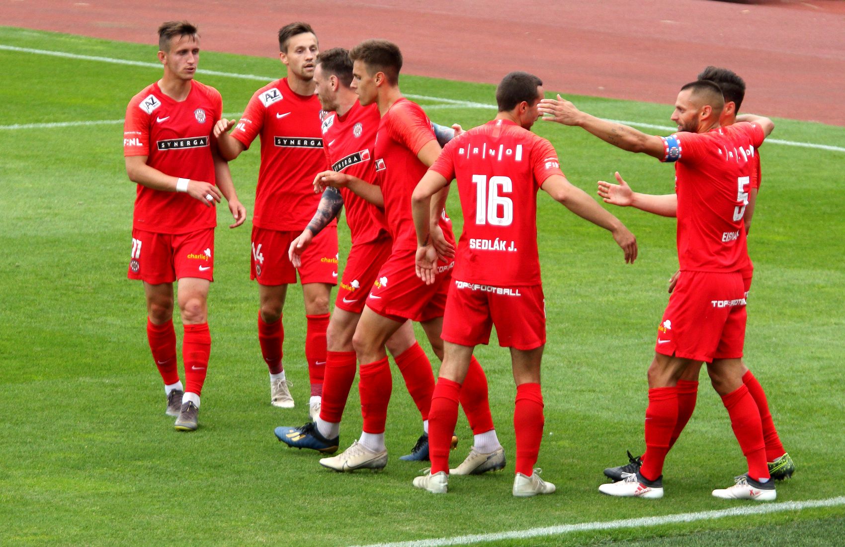 Zbrojovka v oslaben� vyd�ela v�hru ve V�tkovic�ch, rozhodl Fousek!