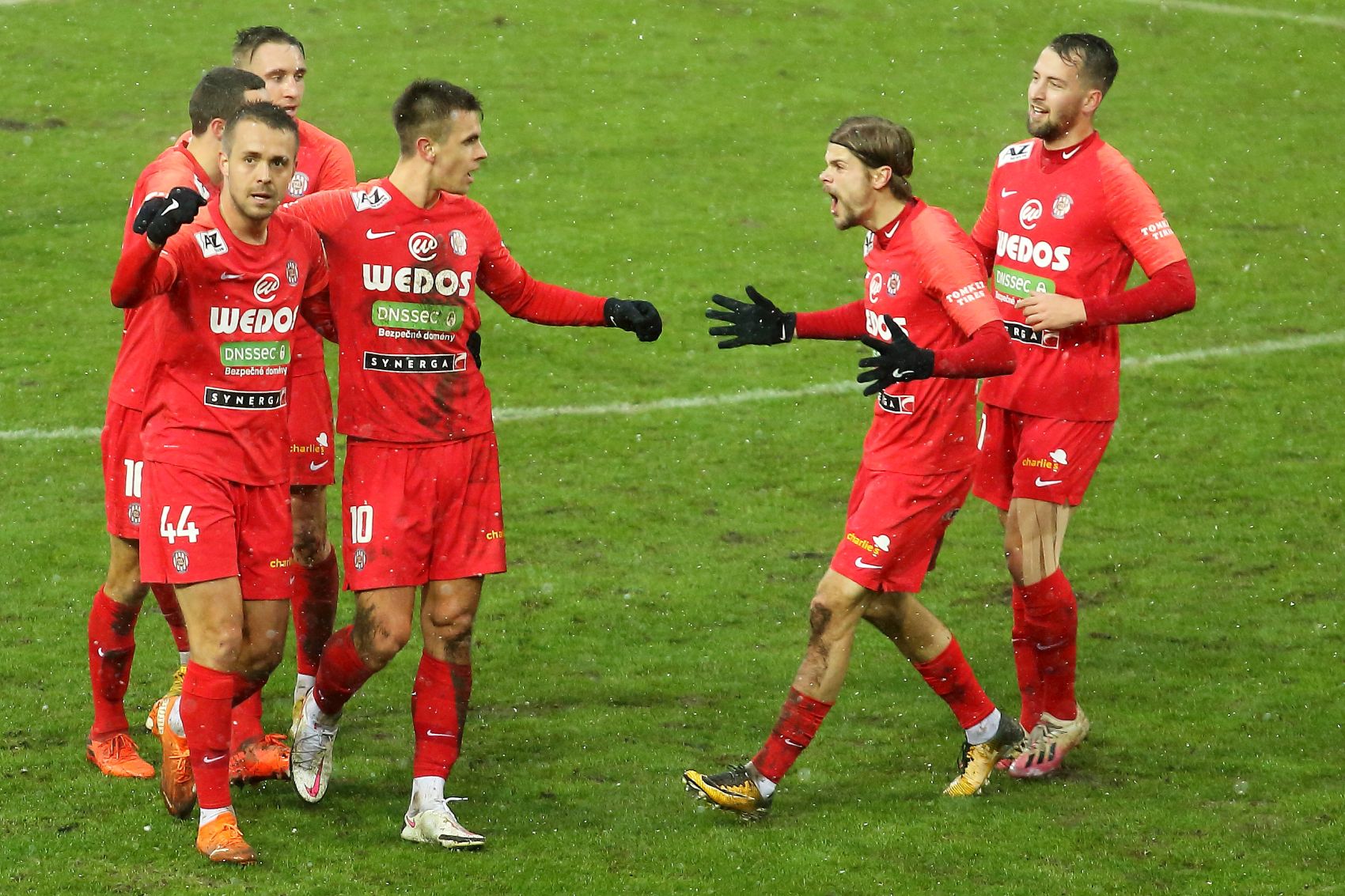 R�sek: Jsme zklaman�, bod by tomu slu�el v�c