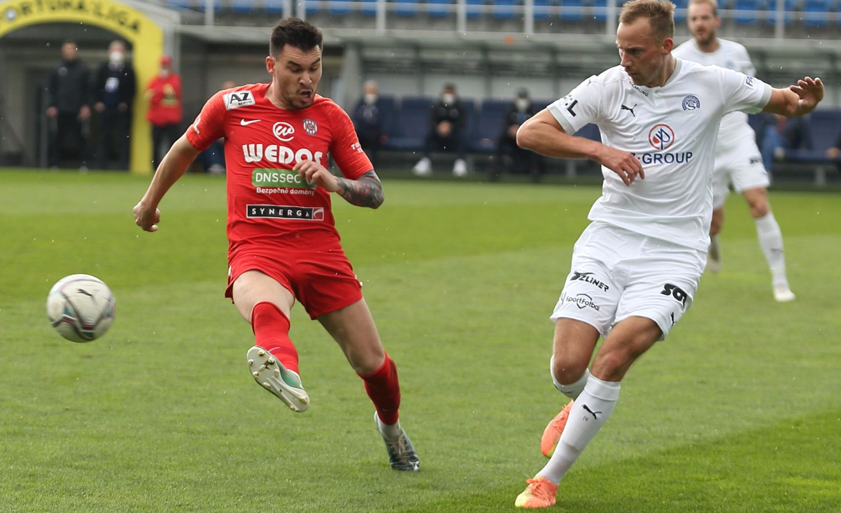 G�lov� hody ovl�dli dom�c�, Zbrojovka se vrac� ze Slov�cka bez bodu