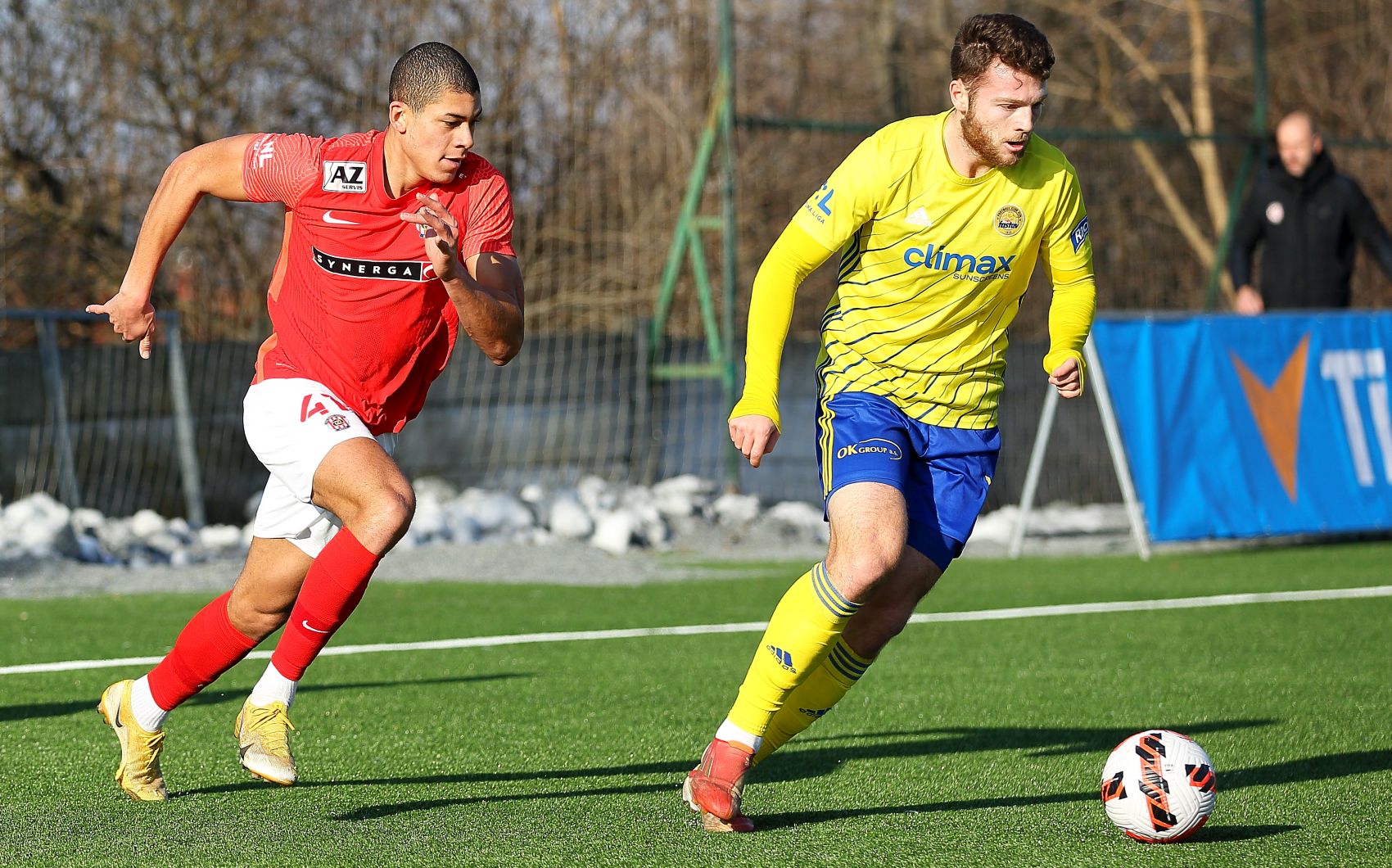 SOUHRN: Zbrojov�ci na hostov�n� - Lhoteck� a Chyla sk�rovali