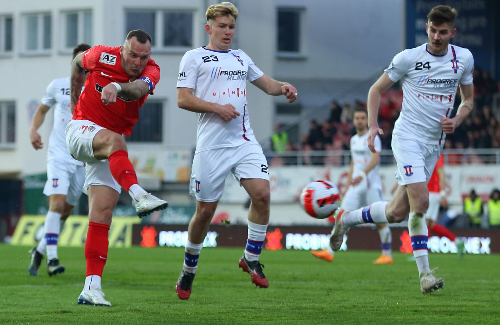 Zbrojovka nedok�zala p�ehr�t L�e�, ztratila body i hr��e