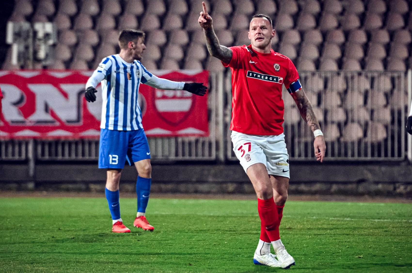 VIDEO: N��ky? Pr� tr�vn�k��i musej� zav�zt d�ru, sm�l se �ezn��ek