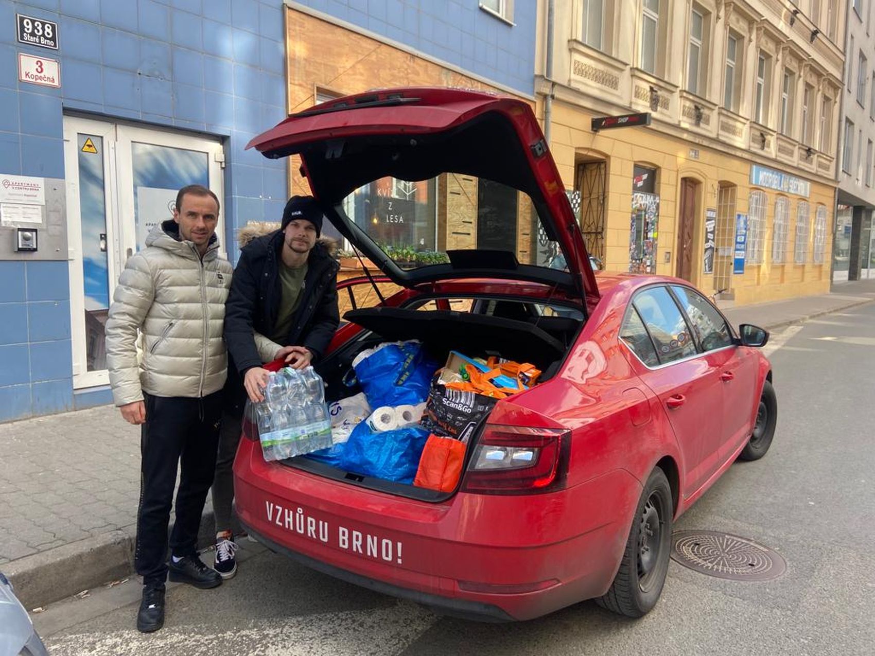 Fanou�ci z OS Zbrojov�ci po��daj� sb�rku pro Ukrajinu!