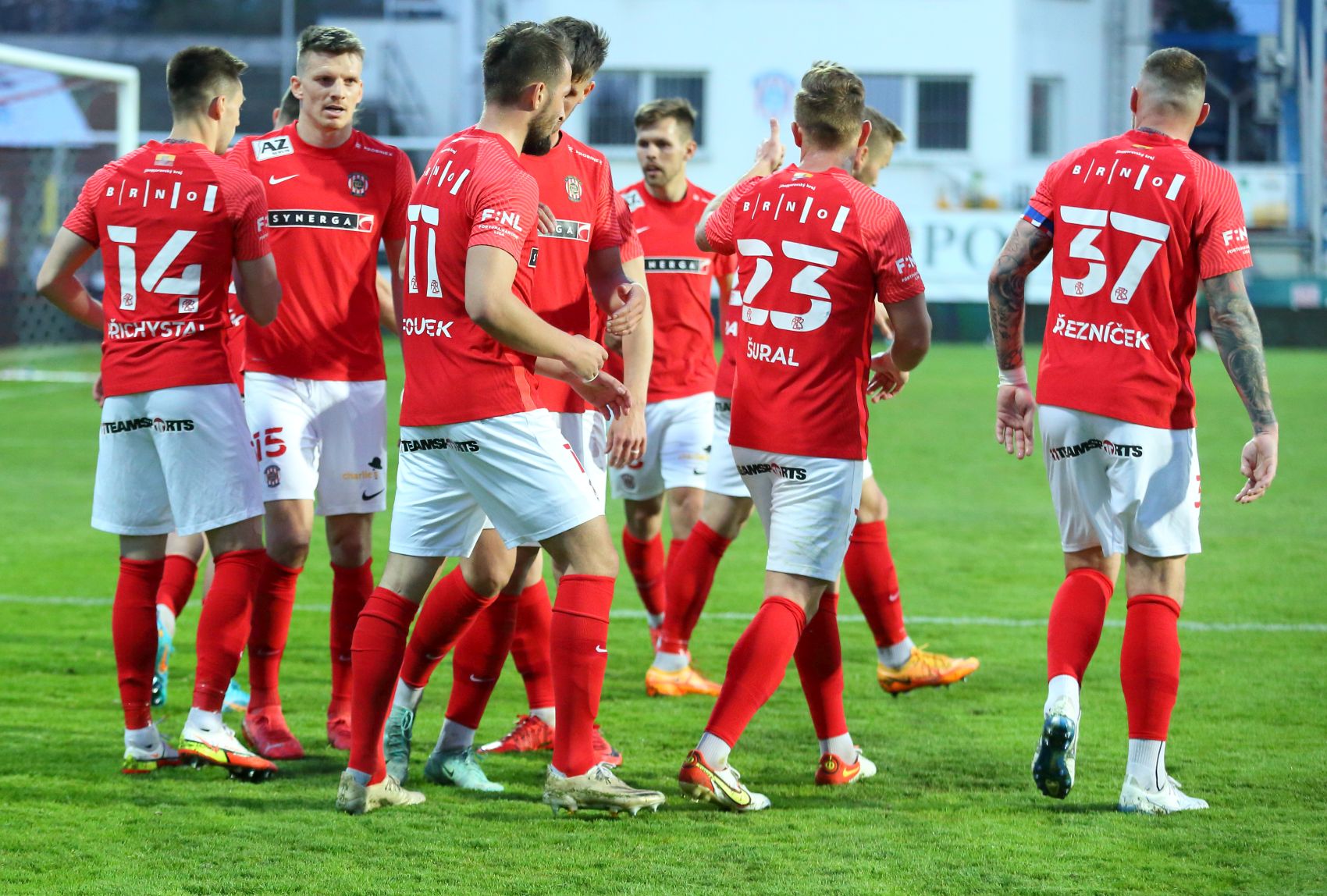 VIDEO: Sest�ih utk�n� s �st�m (2:1)