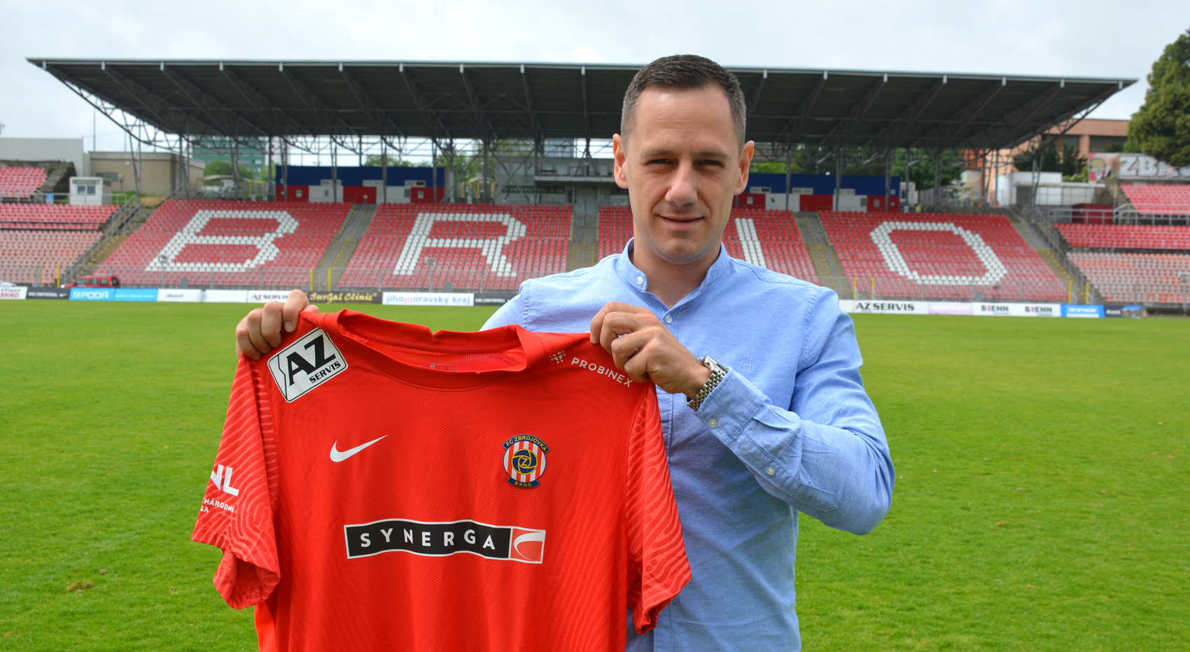 Druhou posilou je bek R�bert Matejov