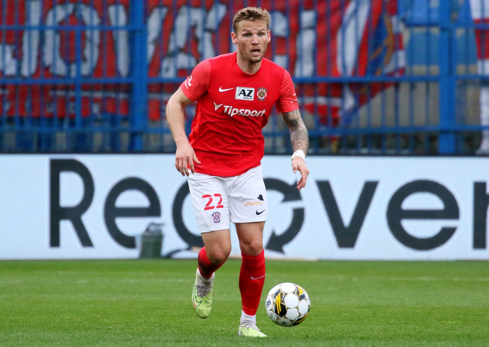 OHLASY: Prvn� g�l byl hodn� zbyte�n�, mrzelo Hrabinu