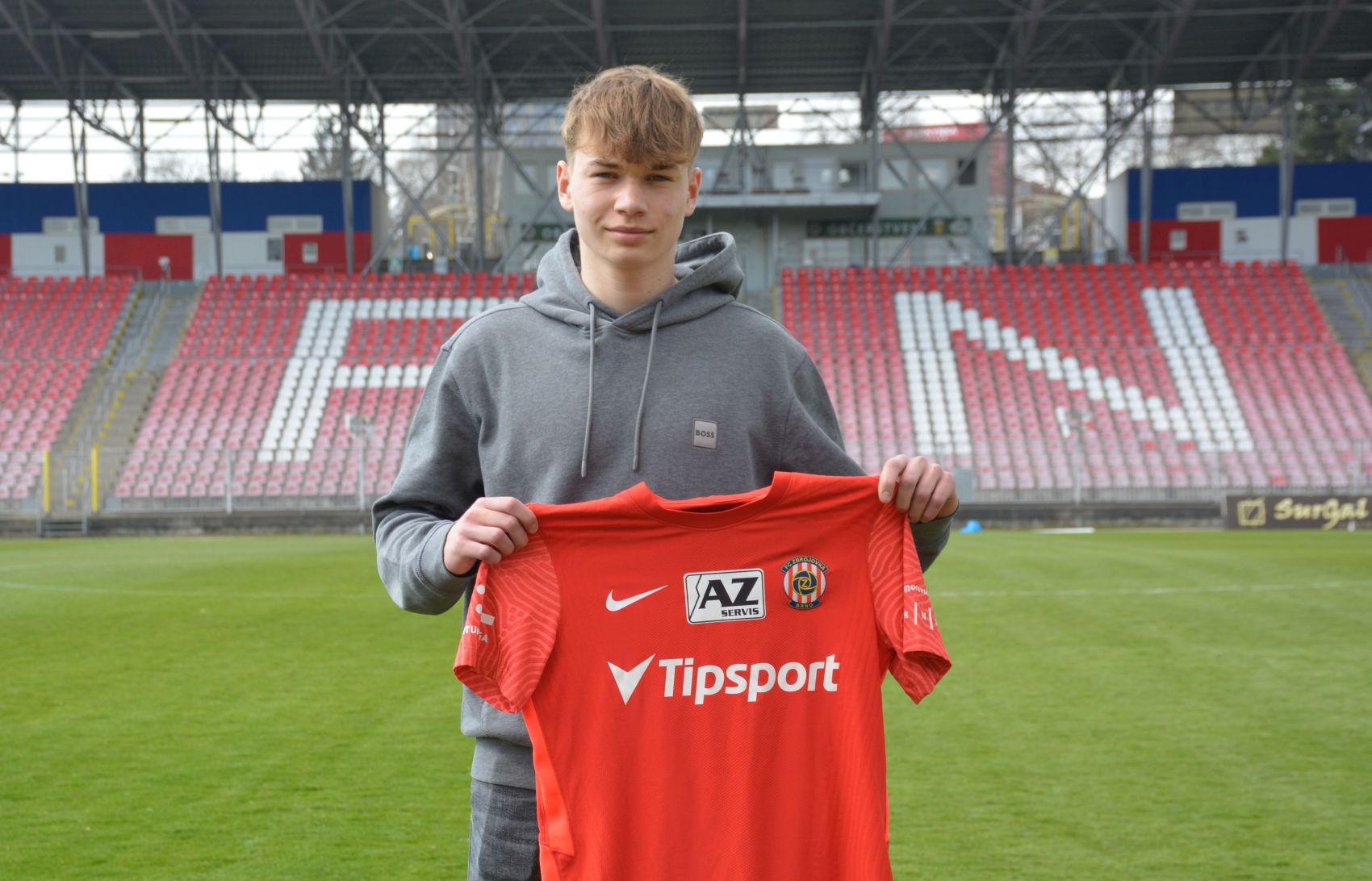 Daniel Pol�k podepsal svou prvn� profesion�ln� smlouvu!