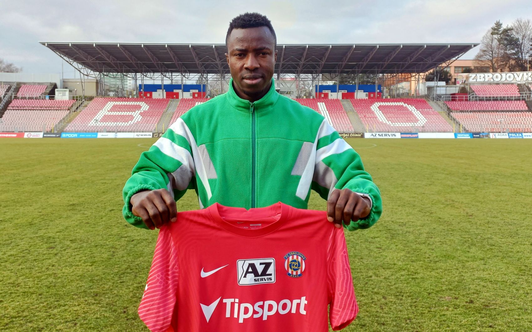 Do Zbrojovky m��� stoper Tijani!