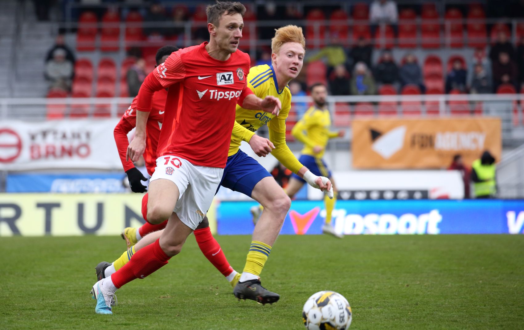 Se Zl�nem rem�za, bod vydoloval v z�v�ru �ezn��ek