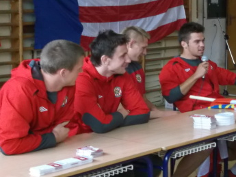 Za rok budeme mist�i, �sl�bil� na besed� Buchta